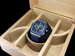 Hublot 宇舶 Spirit of Big Bang Titanium Blue 大爆炸 靈魂系列 642.NL.7170.RX 計時碼表 <font color="#4169e1">藍色陶瓷錶圈、鏤空面盤</font>&nbsp;酒桶型 鈦金屬材質 <font color="#ff0000">2025年電子保單</font> 自動上鍊 42mm