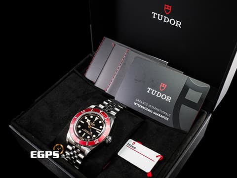 TUDOR 帝舵 Heritage Black Bay 碧灣 7941A M7941A1A0RU-0003 雪花針 紅水鬼 酒紅色外圈 搭配快速調節「T-fit」折疊扣 水鬼 自製機芯 2024年保單 潛水錶 自動上鍊 41mm