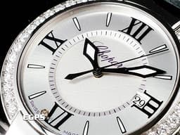 CHOPARD 蕭邦 Imperiale系列 388532-3003 不鏽鋼材質 388532 <font color=#cadff0>銀色雕刻刺繡圖案面盤 原廠鑲鑽錶圈</font> <font color=#c593e3>錶冠鑲嵌一顆凸圓形紫水晶（重約0.10克拉）</font> <font color=#FF0000>2024年保單</font> 石英機芯 36mm