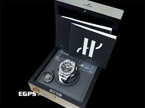 HUBLOT 宇舶 Big Bang 大爆炸 Unico Golf 416.YS.1120.VR 鍍鋁碳纖維材質花紋設計 白色小牛皮帶襯黑色橡膠錶帶 第一款專為高爾夫球運動而設計的機械錶 2019年保單 自動上鍊 45mm