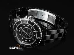 CHANEL 香奈兒 J12 Caliber 12.2系列 Black Ceramic H9742 <font color=#4F4F4F>黑陶瓷</font> <font color=#ffff00>鑲嵌12顆鑽石時標(總重約0.06克拉)</font> <font color=#FF0000>新機芯 透明錶背 2025年保卡</font> 自動上鍊 33mm