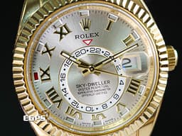 ROLEX 勞力士 Sky-Dweller 326138 天行者 沙羅裝置 年曆錶 黃K金材質 <font color=#FFFFF4> 絕版羅馬數字面盤 </font> <font color=#FF0000> 相當少量的原廠深綠色錶盒，物以稀為貴，光這獨特的錶盒就值得珍藏！ </font> 自動上鏈  42mm