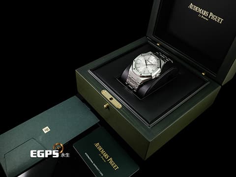 Audemars Piguet 愛彼 AP Royal Oak 皇家橡樹 15510ST 銀色格紋面盤 鍊帶款  2023年保卡 AP字樣自動盤 此錶歡迎各路錶友以 PP、AP、勞力士 來店交換，本店將以最高價評估～ 自動上鍊 41mm