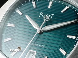 PIAGET 伯爵 Piaget Polo Date G0A48022 不鏽鋼材質 <font color=#FF0000>2024年保單 保有部分原廠膠膜 </font> <font color=#49ca42>綠色雕紋面盤 百搭易襯、標誌性的枕形錶殼造型</font>  自動上鍊 42mm