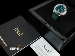 PIAGET 伯爵 Piaget Polo Date G0A48022 不鏽鋼材質 <font color=#FF0000>2024年保單 保有部分原廠膠膜 </font> <font color=#49ca42>綠色雕紋面盤 百搭易襯、標誌性的枕形錶殼造型</font>  自動上鍊 42mm