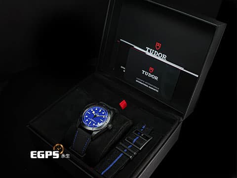Tudor 帝舵 Black Bay Ceramic 碧灣 79210 CNU-0007 雪花針 大三針 黑色陶瓷材質 藍色面盤&nbsp;2025年保卡 潛水錶 自動上鍊 41mm