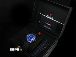 Tudor 帝舵 Black Bay Ceramic 碧灣 79210 CNU-0007 雪花針 大三針 <font color="#9c9893">黑色陶瓷材質</font> <font color="#4169e1">藍色面盤</font>&nbsp;<font color="#FF0000">2025年保卡</font> 潛水錶 自動上鍊 41mm