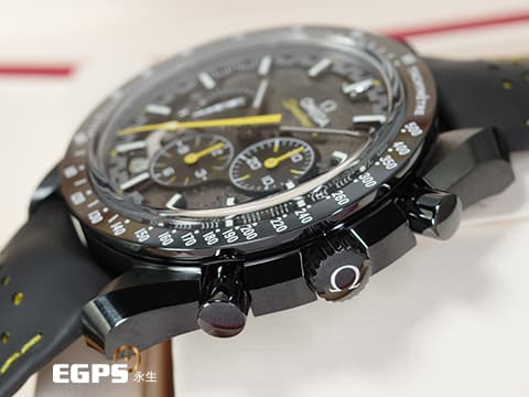 OMEGA 歐米茄 Speedmaster Apollo 8 超霸 阿波羅八號  黑色陶瓷材質 Dark Side of the Moon「月之暗面」鏤空面盤 31092445001001 計時碼表 登月錶 土星五號火箭小秒針 同軸擒縱 2024年保卡 手上鏈 44.25mm