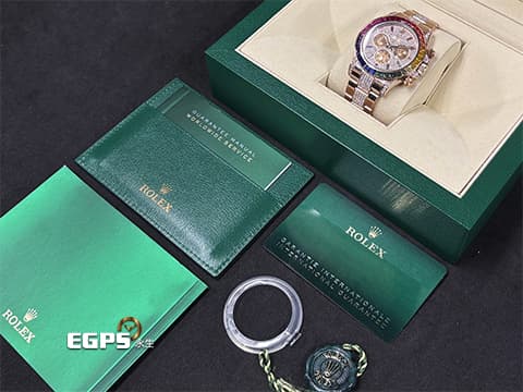 ROLEX 勞力士 Daytona 迪通拿 116505 永恆玫瑰金材質 計時碼表 精鑲漸層彩紅色寶石錶圈、時標 精鑲鑽石於滿天星鑽石面盤、錶耳、護肩及錶鍊帶中排鑽 看不到也買不到的116595 RBOW彩紅寶石圈，迷倒眾人的彩虹圈 2020年新式保卡 此錶歡迎各路錶友以 PP、AP、勞力士 來店交換，本店將以最高價評估～ 自動上鍊 40mm