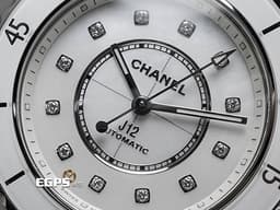 CHANEL 香奈兒 J12 H10472 <font color=#FFFF00>白色高科技陶瓷材質 時尚女錶 鑽石時標 白色珍珠貝母面盤 </font> <font color=#ff0000> 新款33mm 貝殼鑽面 透背款 2024年保單 
 </font>  專利不鏽鋼蝴蝶扣 自動上鍊 33mm