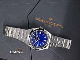 Vacheron Constantin 江詩丹頓 VC錶 Oversea 縱橫四海 4520V/210A-B128 4520 不鏽鋼材質 <font color="#0080FF">藍色放射紋漆面錶盤 日內瓦印記</font> 大三針 <font color="#ff0000"> 2025年保卡 易拆卸替換錶帶裝置 另附皮革錶帶和橡膠錶帶</font> 自動上鍊 41mm