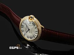 CARTIER 卡地亞 Ballon Bleu 藍氣球 18K黃金材質 2998 <font color=#ff00ff>精鑲鑽石錶圈</font> <font color=#ff0000>鑲嵌藍色尖晶石錶冠、銀白色放射狀雕紋面盤、劍形藍鋼指針</font> 自動上鍊 42mm