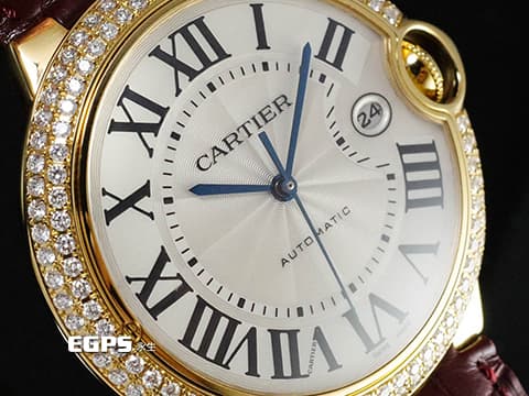 CARTIER 卡地亞 Ballon Bleu 藍氣球 18K黃金材質 2998 精鑲鑽石錶圈 鑲嵌藍色尖晶石錶冠、銀白色放射狀雕紋面盤、劍形藍鋼指針 自動上鍊 42mm