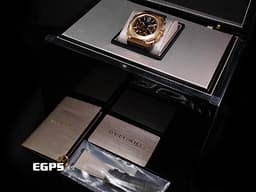 BVLGARI 寶格麗 Octo Finissimo Chrono GMT 系列 103468 18K玫瑰金材質 兩地時區 計時腕錶 <font color=#ffa07a>18K玫瑰金錶冠鑲飾黑色陶瓷 太陽紋棕色漆面錶盤飾</font> 八角形多稜角設計錶框 超薄 <font color=#FF0000>2023年保卡 </font> 自動上鍊 43mm