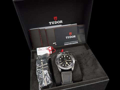 Tudor 帝舵 Black Bay Ceramic 碧灣 79210CNU-0001 黑陶瓷+黑色PVD不鏽鋼 79210 CNU 雪花針 MT5602-1U自製機芯 2025年保卡  自動上鍊 41mm