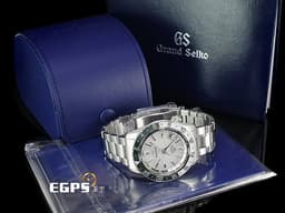 GRAND SEIKO 特級精工 Sport Collection SBGJ277 GMT兩地時間 <font color="#058703">SnowValley雪溪&nbsp;綠色陶瓷錶圈</font><font color="#009100"> 雪白色紋理面盤</font> 不鏽鋼材質&nbsp;<font color="#FF0000">2025年保卡&nbsp;</font>自動上鍊 44.2mm