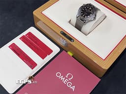 OMEGA 歐米茄 Seamaster Diver 300 海馬 21090422001001 經典 <font color="#b04e0c">仿古風格「Tropical 」熱帶面盤、錶圈</font> 鈦金屬 米蘭錶帶 同軸擒縱 排氦氣閥 潛水錶<font color="#ff0000">《No Time to Die 生死交戰 007 限定款》2020年台灣公司貨</font> 自動上鍊  42mm