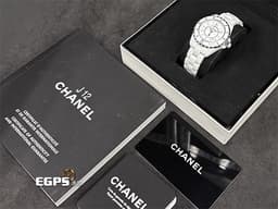 CHANEL 香奈兒 J12 BLUE LIGHT H3826 白色陶瓷材質 <font color=#70cce1>藍色夜光數字時標</font> <font color=#ff0000> 全球限量2000只 2024年已回原廠保養</font> 石英機芯 33mm