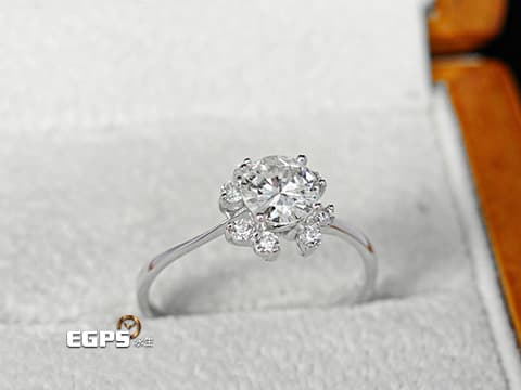 白K金材質 鑽石戒指 圓形鑽 主石重0.68CT 天然真鑽 寵愛一生 真鑽 鑽戒