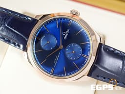 OMEGA 歐米茄 De Ville 碟飛 Trésor Power Reserve 動能顯示 小秒針 43553402203001 <font color=#0000ff>藍色放射紋面盤</font> 玫瑰金 <font color=#FF0000>2023年保單</font> 同軸擒縱 手上鍊 40mm