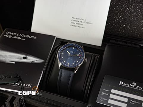 BLANCPAIN 寶珀 Fifty Fathoms Bathyscaphe&nbsp;五十噚 深潛器&nbsp;藍色面盤放射紋面盤 陶瓷外圈&nbsp;5000-0240-O52A 灰色陶瓷材質錶殼&nbsp;大三針 潛水錶 自動上鍊 43.6mm