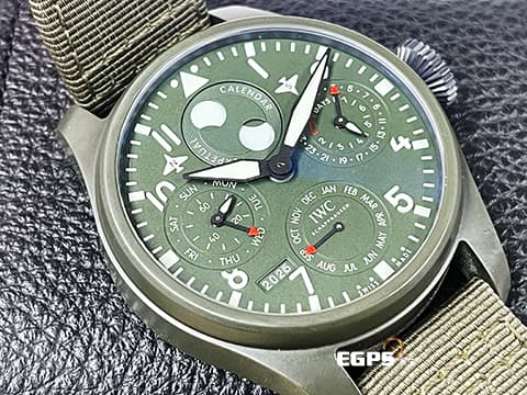 IWC 萬國 BIG PILOTS 大飛行員 萬年曆 七日鍊 月相盈虧 IW503101 綠色陶瓷材質 TOP GUN 海軍空戰部隊 「「森林地」特別版 綠色面盤 經典南北月相萬年曆腕錶、四位數字年份顯示 2024年保單 專賣店限定款 新錶參考訂價：1,716,000元  搭配沙夫豪森IWC萬國錶首款陶瓷錶鏈    自動上鍊 46.5mm