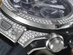 Hublot 宇舶 BIG BANG 大爆炸 Unico Blackmagic 421.NX.1170.RX.1704&nbsp;&nbsp;<font color="#e2e2e2">鈦金屬材質 飛返計時碼錶</font>&nbsp;&nbsp;<font color="#70cce1">原鑲162顆鑽石錶圈（約1.1克拉）</font> <font color="#ff0000">2025年最新電子式保單</font> 自動上鍊 44mm
