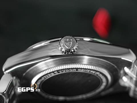 TUDOR 帝舵 Royal 皇家系列 2836C1A0-0106&nbsp;最新款 冰藍色面盤 割坑紋與磨光飾面間隔錶圈 不鏽鋼 大三針&nbsp;MT5412自製機芯 2026年保卡 最新「T-fit」快速調節折疊扣&nbsp;自動上鍊 36mm