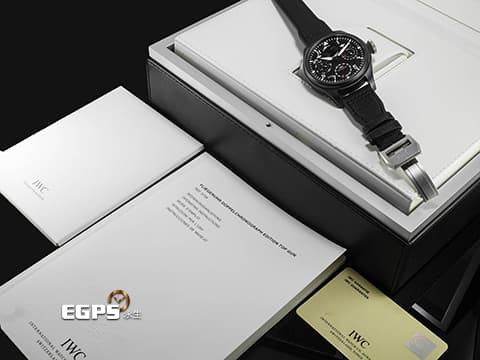 IWC 萬國錶 Big Pilot 大飛行員 IW502902 七日鍊 黑陶瓷材質&nbsp;經典南北月相 萬年曆、四位數字年份顯示&nbsp;海軍空戰部隊圖案錶背&nbsp;自動上鍊 48.6mm