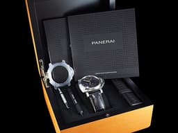 PANERAI 沛納海 Luminor 1950 3 Days GMT Power Reserve PAM01321 <font color="#be9672">經典三明治面盤 淡褐色夜光時標 菸草面</font> 藍色小秒針 PAM1321 三日鍊 GMT 兩地時間 動能儲存顯示 <font color="#FF0000"> 2019年保單</font> 自動上鍊  44mm