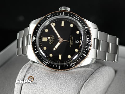 Oris 豪利時 Divers Sixty-Five系列 1965 復刻1965年ORIS第一款潛水錶 青銅外圈 復古色時標&nbsp;01733770743540782018 不鏽鋼 大三針 復古箱型藍寶石水晶玻璃&nbsp;2023年台灣公司貨&nbsp;自動腕錶 40mm