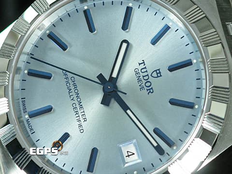 TUDOR 帝舵 Royal 皇家系列 2836C1A0-0106&nbsp;最新款 冰藍色面盤 割坑紋與磨光飾面間隔錶圈 不鏽鋼 大三針&nbsp;MT5412自製機芯 2026年保卡 最新「T-fit」快速調節折疊扣&nbsp;自動上鍊 36mm