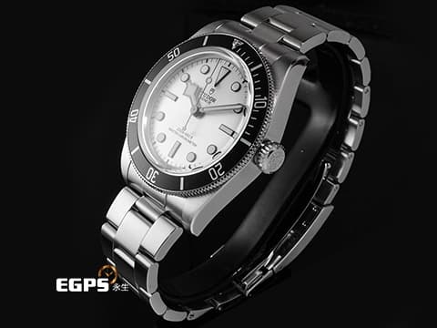 TUDOR 帝舵 Heritage Black Bay 碧灣 7943A1A0NU-0002 新款黑水鬼 雪花針 不鏽鋼材質 銀白色面盤&nbsp;自製機芯搭配最新快速調節「T-fit」折疊扣 2025年保單 潛水錶 自動上鍊 43mm