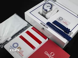 OMEGA 歐米茄 Seamaster 海馬系列 52230422004001 <font color="#0582f5">白色陶瓷面盤 藍色陶瓷錶圈</font> 同軸擒縱 <font color="#FF0000">海馬300 2021年保卡 附原廠藍色橡膠錶帶</font>&nbsp;專業潛水錶300米防水 自動上鍊 42mm