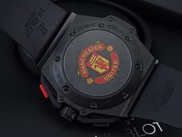 HUBLOT 宇舶錶 GENEVE 716.CI.1129RX <font color="#05f0f0">日內瓦印記</font> <font color="#ff0000">紅魔鬼 曼聯足球連名款 黑色限量 500只</font> 自動上鍊 46mm