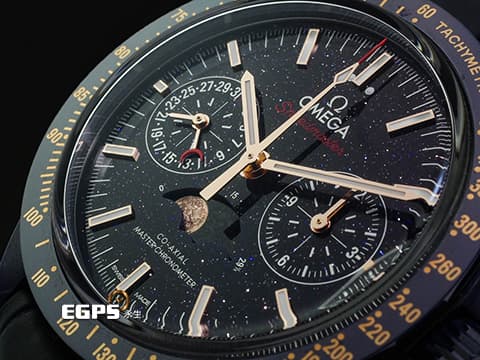 OMEGA 歐米茄 Speedmaster Moonphase 超霸 速霸 30493445203002「月之藍面」Blue Side Of The Moon 藍色陶瓷 藍色琺瑯砂金石玻璃面盤&nbsp;計時碼表 月相盈虧 Sedna金指針、月相盤、計時圈刻度&nbsp;同軸擒縱&nbsp;2021年台灣公司貨&nbsp;自動上鏈 44.25mm