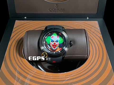 CORUM 崑崙 Bubble 泡泡錶 L390/03634 立體小丑  藝術家Matt Barnes  另類藝術 黑色面盤  PVD鍍黑鈦金屬材質  特殊半球體拱形雙面玻璃鏡面 無指針內圈顯示設計  全球限量88只 自動上鍊&nbsp;52mm