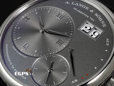 A.Lange &amp; Sohne 朗格 Lange 1 137.038 18K白金材質  經典大日期窗 動力儲存顯示&nbsp; 2023年保單 新錶訂價：1,481,000元&nbsp;手上鍊 41mm