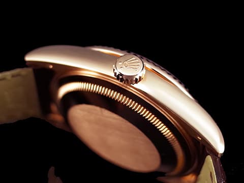 ROLEX 勞力士 Day-Date DD36 星期日曆型 皮帶款 118135 18K玫瑰金材質 保有部分原廠膠膜&nbsp;典雅 巧克力色面盤 自動上鍊 36mm