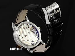 A. LANGE &amp; SÖHNE 朗格 Lange 1 Moonphase Platinum 192.025 P950鉑金材質 <font color="#05f0f0">大日期窗、動力儲存顯示 日夜顯示月相功能</font>&nbsp;<font color="#FF0000">2025年保單 僅試戴極新品</font>&nbsp;手動上鏈 38.5mm