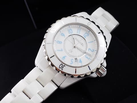 CHANEL 香奈兒 J12 BLUE LIGHT H3826 白色陶瓷材質 藍色夜光數字時標  全球限量2000只 2024年已回原廠保養 石英機芯 33mm