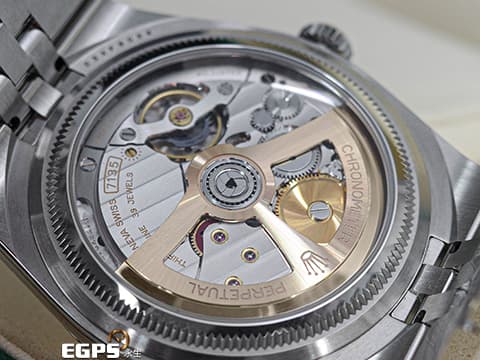 ROLEX 勞力士 Land-Dweller 40 蠔式 陸行者 127334 醇白色蜂巢圖案錶面 大三針 不鏽鋼&nbsp;最新款7135型機芯 透明錶背&nbsp;18K白金經典三角坑紋外圈&nbsp;2025年保卡 纖薄紀念型（Flat Jubilee）錶帶&nbsp;自動上鍊 40mm