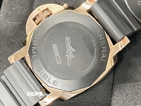 PANERAI 沛納海 Submersible PAM1164 三日鍊 玫瑰金 複合式材質錶殼 Goldtech玫瑰金材質、黑色陶瓷錶圈，小沛潛水錶款稀有的適合亞州人手腕的44mm黃金尺寸，2022年保單 自動上鍊 44mm