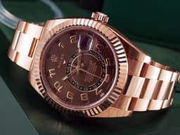 ROLEX 勞力士 Sky-Dweller 326935 天行者 年曆錶 兩地時區 18K玫瑰金材質 <font color="#fdb768">巧克力色面盤 阿拉伯數字時標</font>&nbsp;自動上鏈 42mm