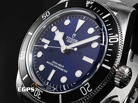 TUDOR 帝舵 Heritage Black Bay 68 碧灣 M7943A1A0NU-0001 7943A 不鏽鋼材質 最新快速調節「T-fit」折疊扣 帝舵藍面盤 黑色陶瓷圈 藍水鬼  自製機芯 2025年保卡 潛水錶 自動上鍊 43mm
