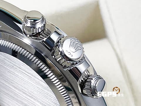 ROLEX 勞力士 Cosmograph Daytona 宇宙計時型 迪通拿 126509 18K白金材質&nbsp;藍面全白金迪通拿 4131新型機芯&nbsp;2026年新式綠卡 官方訂價：1,910,000元&nbsp;賽車計時碼表&nbsp;自動上鏈 40mm