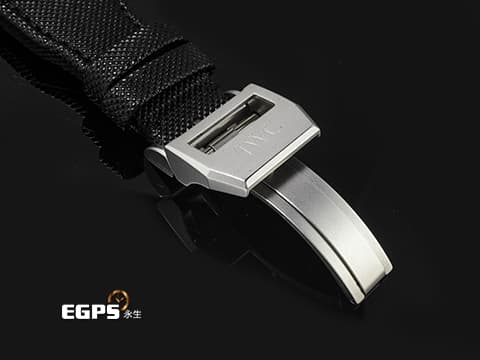 IWC 萬國錶 Big Pilot 大飛行員 IW502902 七日鍊 黑陶瓷材質&nbsp;經典南北月相 萬年曆、四位數字年份顯示&nbsp;海軍空戰部隊圖案錶背&nbsp;自動上鍊 48.6mm