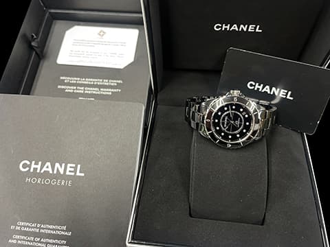 CHANEL 香奈兒 J12 Caliber 12.1系列 Black Ceramic H5702 黑陶瓷 原廠鑽石時標 經典 大三針 專利不鏽鋼蝴蝶扣 新機芯 透明錶背 2025年保卡&nbsp;自動上鍊 38mm