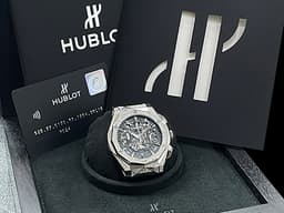 HUBLOT 宇舶 Classic Fusion 經典融合系列 鈦金屬材質&nbsp;<font color="#FF0000">法國當代藝術家 Richard Orlinski 聯名設計錶款</font><font color="#FF0000">&nbsp;</font>525.NX.0170.RX.1804.ORL18 <font color="#05f0f0">原鑲鑽錶 原廠鑲嵌天然美鑽312顆，共約2.04克拉</font> 鏤空面盤 自動上鍊 計時碼錶 45mm