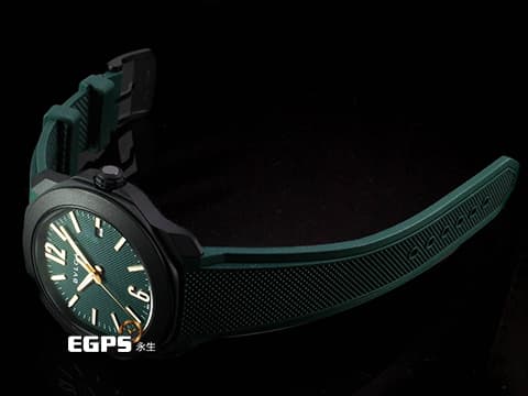 BVLGARI 寶格麗 Octo Roma 103925 黑色DLC不鏽鋼材質&nbsp;綠色巴黎釘紋錶盤 快拆功能錶帶&nbsp;2025年保卡&nbsp;自動上鍊 41mm